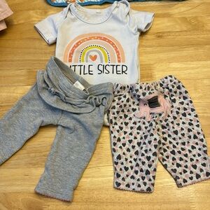 🛍️15/10.00, newborn girls set of 3 ,  Carters /etc . Clean